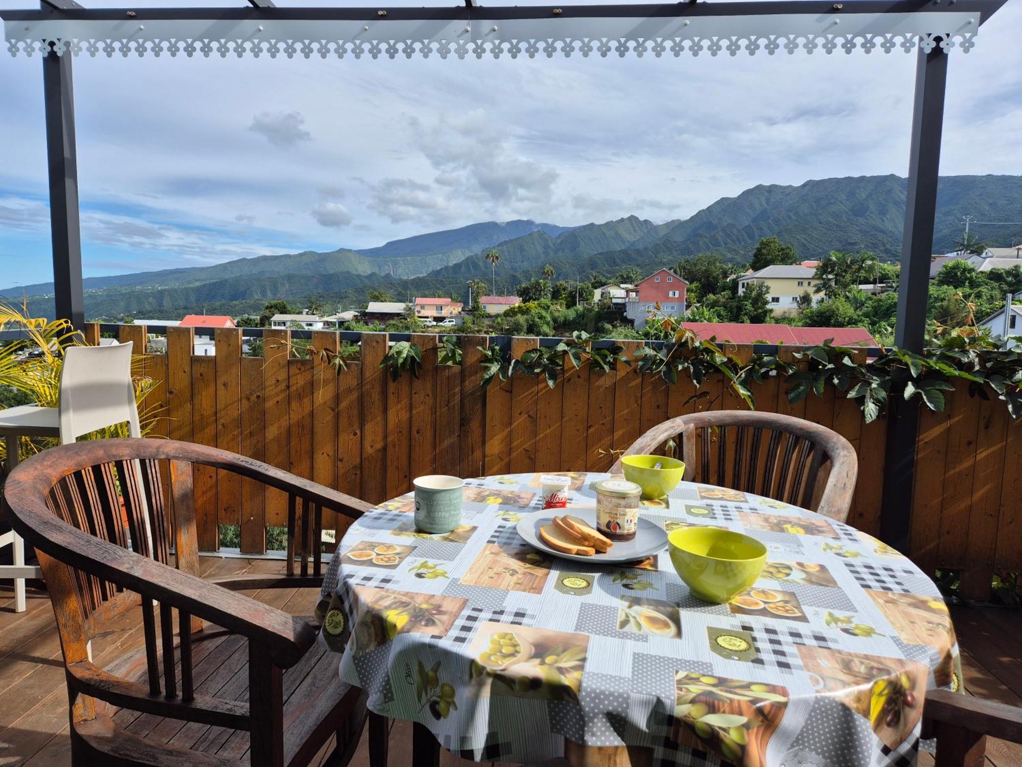 Chez Ti Karl Apartment เลอ ตอมปง ภายนอก รูปภาพ